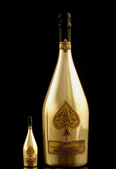 Gold Champagne Bottle, Expensive Champagne, Armand De Brignac, Champagne Brands, Gold Bottles, Expensive Wine, Champagne Bar, New Year's Eve Celebrations, Alcohol Bottles