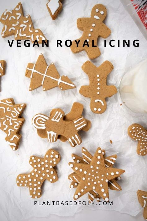 Vegan royal icing is made with aquafaba, confectioners sugar (icing sugar) and lemon juice. It is perfect for decorating cookies and cakes. Vegan Royal Icing Recipe, Royal Icing Easy, Icing For Gingerbread Cookies, Confectioners Sugar Icing, Vegan Royal Icing, Vegan Gingerbread Cookies, Gingerbread Men Cookies, Cookies With Icing, Desserts For Christmas