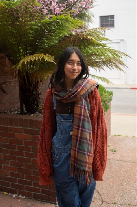 Long Orange Cardigan Outfit, Orange Overalls Outfit, Overall Dress Outfit Winter, Big Cardigan Outfit, Brown Overalls Outfits, Orange Cardigan Outfit, Overalls Outfit Winter, Style Language, Fall Overalls