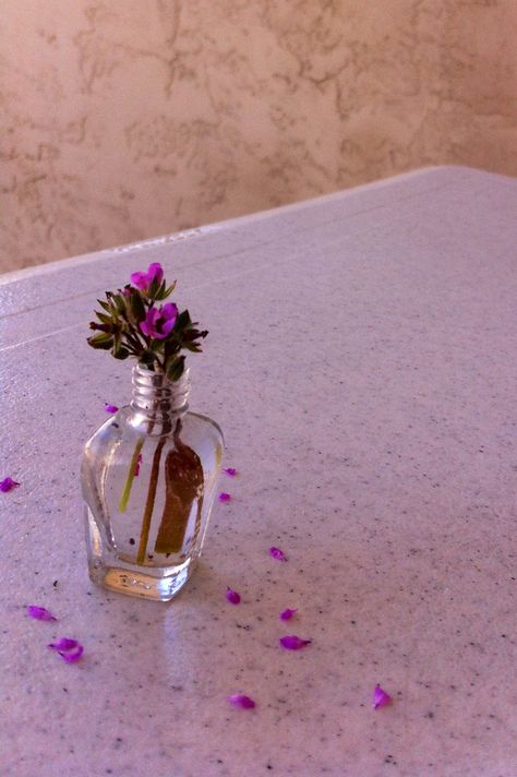 Tiny nail polish bottle = tiny vase Nail Polish Bottles Reuse, What To Put In Tiny Glass Bottles, Tiny Vial Crafts, Empty Nail Polish Bottles, Tiny Perfume Bottles, Nail Polish Bottles, Bottle Vase, Home Brewing, Diy Crafts For Kids