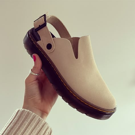 Doc Marten Carlson Mules, Cream Doc Martens, Doc Martin Clog Outfit, Doc Clogs, Doc Mules, Doc Martens Clogs Outfit, Dr Marten Clog Outfit, Doc Marten Mules, Dr Martens Clogs