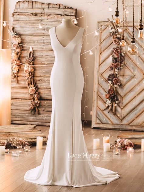 Dresses With Sleeves Elegant, Wedding Dress Slim, White Minimalist Wedding, Simple And Elegant Wedding, Elegant Wedding Dresses, Minimalist Dress, Minimalist Wedding Dresses, V Neck Prom Dresses, Bridal Separates