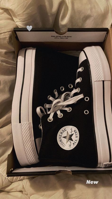 Cute Converse Shoes, Nike Shoes Women Fashion, Cute Converse, Fits Aesthetic, Black Converse, Cute Sneakers, Hype Shoes, Girly Shoes, Star Shoes