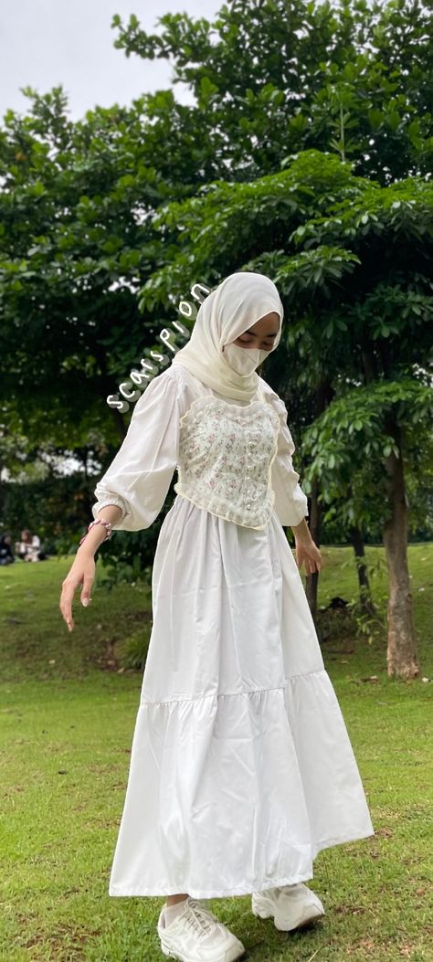 @ekanvnti15 Coquette Hijabi Aesthetic, Kawaii Hijab Outfit, Gaun Vintage Hijab, Vintage Outfits Hijab Year Book, Ootd Hijab Vintage Style, Coquette Hijab Outfit, Vintage Dress Hijab, Dress Vintage Hijab, Vintage Hijab Outfit