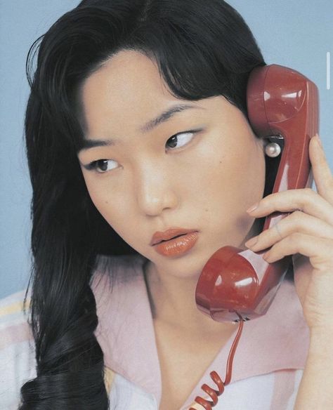 On The Phone Pose Reference, Pose Art, Reference Photos For Artists, Beautiful Photoshoot Ideas, Vintage Photoshoot, Vintage Phones, Photoshoot Themes, Human Poses Reference, Photoshoot Inspo