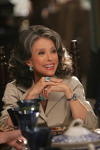 Still of Rita Moreno in Cane One of my favorite celebs she's one of a few EGOT holders- Winner of an 'Emmy, a Grammy, an Oscar & aTony' award. Rita Moreno, Advanced Style, Ageless Beauty, Aging Gracefully, Famous Women, Grey Hair, Growing Old, Vintage Beauty, Pretty Hairstyles