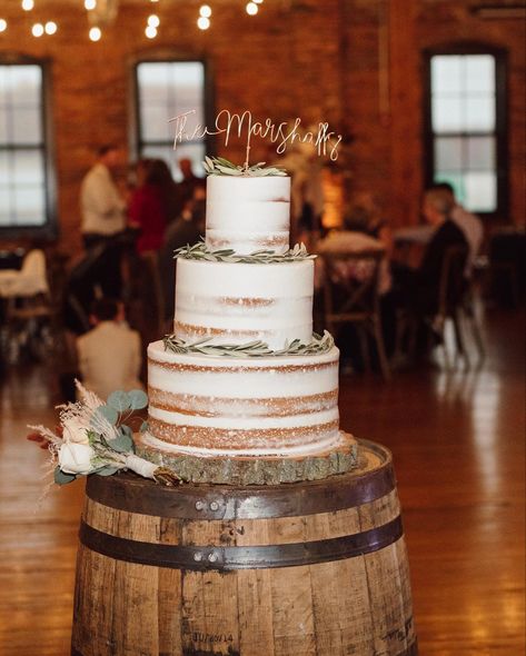 Three teir naked wedding cake woth greenery Wire Wedding Cake Topper, Boho Chic Wedding Cake, Barn Wedding Cakes, Western Wedding Cakes, Elegant Cake Topper, Wire Cake Topper, Western Themed Wedding, Square Wedding Cakes, One Cake Topper