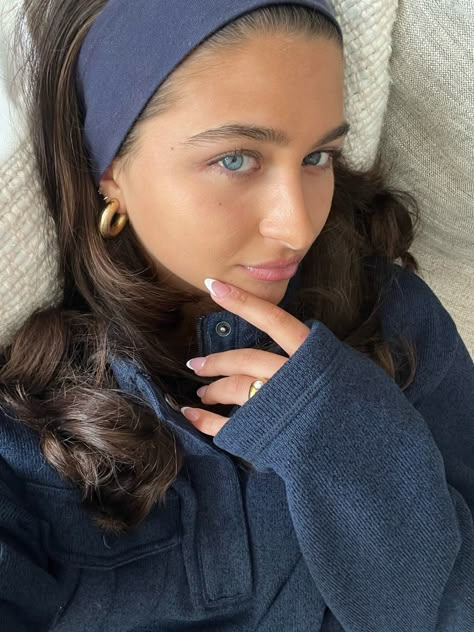 Jocelyn Rock, Skincare Accessories, Headband Outfit, Hairstyle Inspo, Aesthetic Lifestyle, Accessories Bag, Life Funny, Tiktok Style, Spring Hairstyles