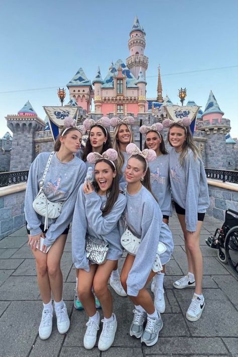 Disney Cute Outfits, Cool Disney Outfits, Disney Paris Outfits, Trendy Disney Outfits, Disney Poses, Disney Fits, Disney Bachelorette, Cute Disney Outfits, Disney Photo Ideas