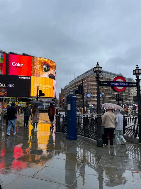 Advertisement,london,piccadilly Picadilly Circus London, London Picadilly, London Diaries, London Vibes, London Dreams, England Trip, London Trip, London Baby, London Pictures