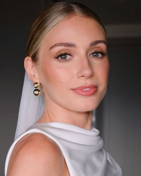 All Posts • Instagram Soft Bridal Makeup Hazel Eyes, Dewy Bridesmaid Makeup, Bridal Shower Make Up For Bride, Clean Girl Makeup Wedding, Clean Fresh Wedding Makeup, Bridal Makeup No Foundation, Very Simple Bridal Makeup, Wedding Makeup Coral Lips, Vogue Wedding Makeup