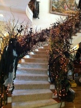 Halloween Stair Garland, Halloween Staircase Decor Railings, Halloween Stairs Decorations, Halloween Banister Decor, Spooky Staircase, Holiday Lemonade, Halloween Staircase Decor, Halloween Stairs, Halloween Staircase