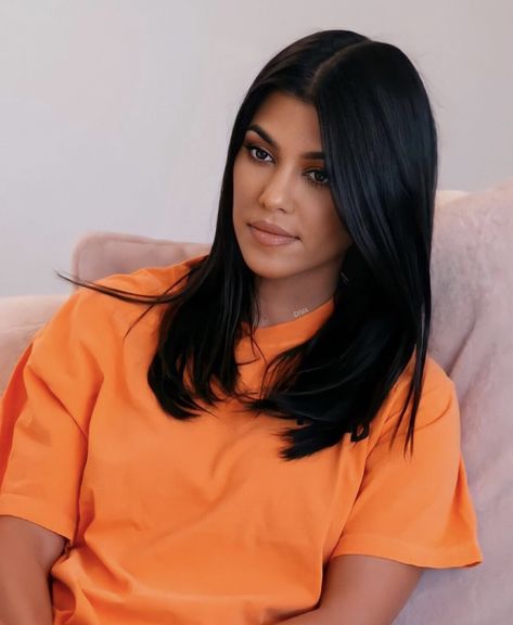 Kourtney Kardashian Hair, Best Hairstyles For Women, Kardashian Hair, Layered Hair With Bangs, Short Dark Hair, Jet Black Hair, The Best Hairstyles, Brown Hair Balayage, Long Layered Hair