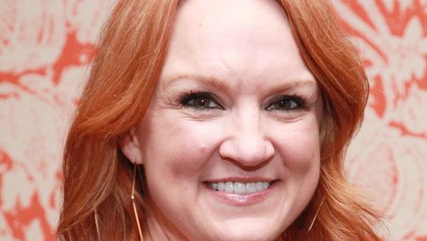 Ree Drummond, the Pioneer Woman, has a unique and motherly perspective on her own weight loss journey, and she recently shared what it taught her along the way. Pioneer Woman Blog, Asian Wings, Baked Risotto, Cheesy Cauliflower Soup, Box Character, Pioneer Woman Ree Drummond, Bio Birthday, Food Stand, Twisted Recipes