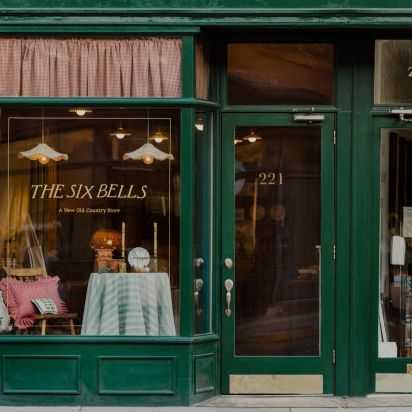 Coffee Shop Concept, Old Country Stores, Village Shop, English Village, Concept Ideas, Little Library, Shop Fronts, Printed Napkins, Country Store