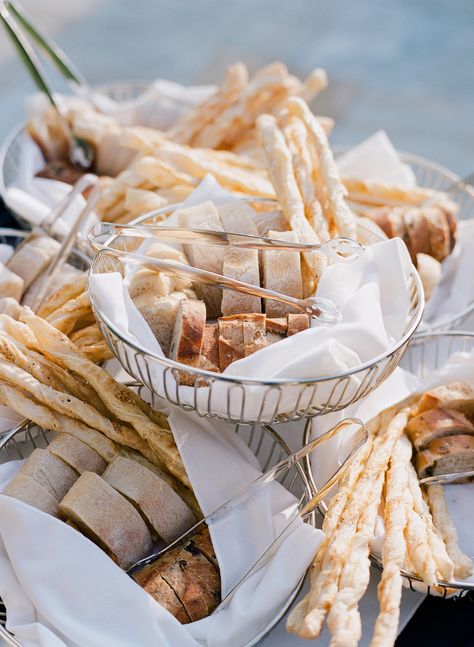 Offer bowls filled with a variety of different breads at each table so guests can pick exactly which type they want with their meal. Seasons Catering baked this spread. Bread Basket Display, Festive Bread, Cocktail Hour Food, Bread Display, Catering Food Displays, Fruit Displays, Bread Appetizers, Food Stations, Bread Serving