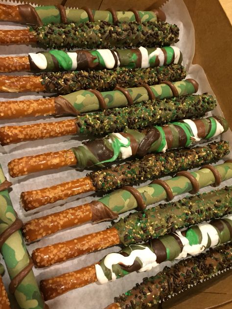 Camo Army Chocolate Dipped Pretzels Camo Party by Eva's Creative Confections, Eva Orlop Camo Birthday Party Ideas, Camouflage Birthday Party, 40th Birthday Party Themes, Deployment Party, Hunting Birthday Party, Camo Birthday Party, Army Cake, Army Birthday Parties, Camo Party