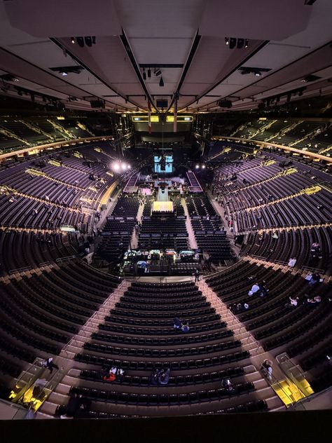 Madison Square Garden Madison Square Garden Aesthetic, Madison Square Garden Concert, Concert Venues, Dream Venue, Concert Venue, Make You Believe, Apple New, Work Place, Square Garden