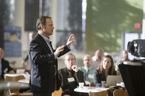 5 Tips for Attending Conferences Public Speaking Tips, Presentation Skills, Public Speaker, Speaking Skills, Salou, Keynote Speakers, Business People, Business Model, Microsoft Powerpoint