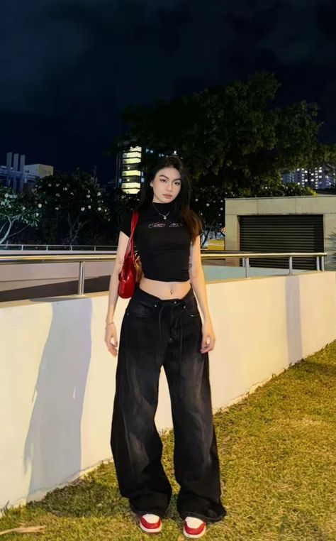 Outfit Celana Jeans, College Tour Outfit, Baguio Outfit, Baggy Pants Outfit, Outfit Concert, Celana Fashion, Simple Casual Outfits, Oversize Style, Simple Style Outfits