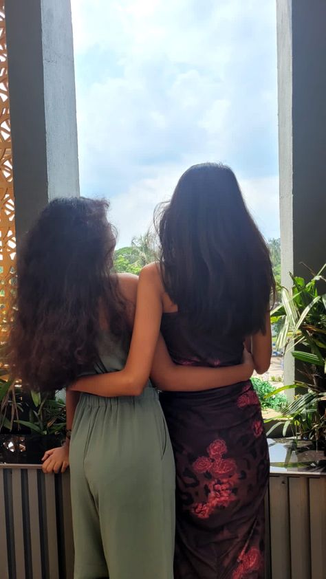 No Show Face Pose, Pose Ideas With Bestie, No Face Cute, Ideas With Bestie, Friends Photoshoot, Friendship Photography, Friendship Photos, Digi Cam, Face Cute