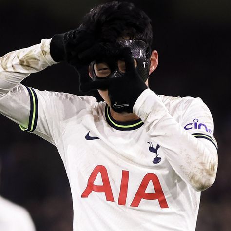 Goat Football, Son Heung Min, Studio Poses, Tottenham Hotspur Fc, Football Icon, Cute Tumblr Wallpaper, Soccer Boys, Football Wallpaper, Tottenham Hotspur