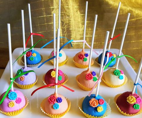 Mexican Theme Baby Shower, Gender Reveal Cake Pops, Mexican Graduation, Mexican Cake, Mexican Birthday Parties, Fiesta Cake, Mexican Party Decorations, Birthday Party Snacks, Quince Decorations