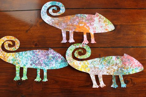 'A Color of His Own' art activity Cameleon Art, Reptiles Preschool, Reptiles Activities, Lizard Craft, Reptile Crafts, Mixed Up Chameleon, Family Pet Photography, Chameleon Art, Leo Lionni