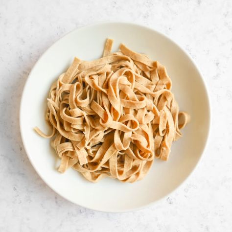 Enjoy a tasty and delicious meal with your loved ones. Learn how to make Homemade whole-wheat pasta & see the Smartpoints value of this great recipe. Homemade Whole Wheat Pasta, Pasta Healthy Recipes, Whole Wheat Pasta Recipe, Pasta Handmade, Wheat Pasta Recipes, Ww Dinners, Noom Recipes, Ww Dinner, Pasta Healthy