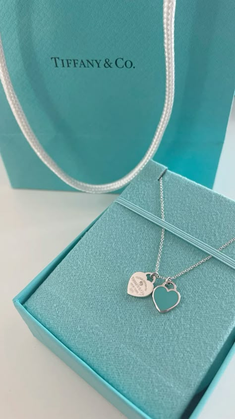 #tiffany #necklace #pendant #gift #bday #jewelry Tiffany And Co Pendant, Tiffany Co Necklace, Tiffany And Co Necklace Aesthetic, Collar Tiffany & Co, Tiffany Jewelry Aesthetic, Tiffany Necklace Layering, Tiffany Necklace Aesthetic, Gold Tiffany Necklace, Tiffanys Aesthetic