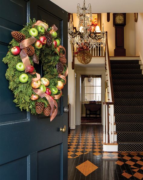 Williamsburg Christmas, Southern Lady, Christmas Tours, Southern Ladies, Colonial Christmas, Quotes Inspiring, Hello Lovely, Red Walls, Christmas Past