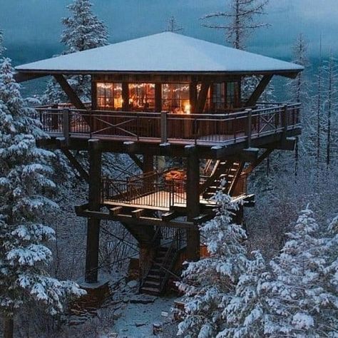 Beautiful Tree Houses, Men Cave, Tree House Diy, Cool Tree Houses, Tree House Designs, Tower House, Winter Cabin, Cultural Architecture, Tiny House Cabin