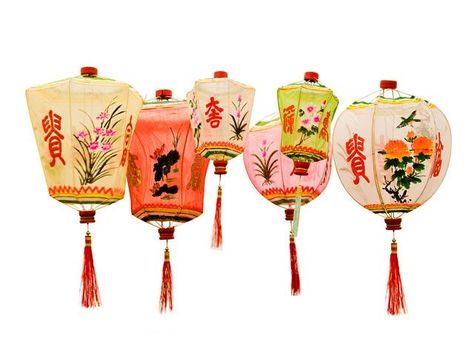 does anyone have a source for these Chinese silk lanterns? thank you! Chinese Lantern Flower Arrangement, Chinese Items, Vintage Chinese Lanterns, Lantern Lighting, Lantern Painting, Chinese Lantern, Pearl River, Lantern Design, Chinese Lanterns