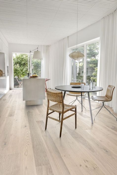 Scandinavian Flooring, Scandinavian Floor, Bali Retreat, Tiles Living Room, Light Wooden Floor, White Wood Floors, Ultra Modern Homes, Light Wood Floors, Flooring Trends