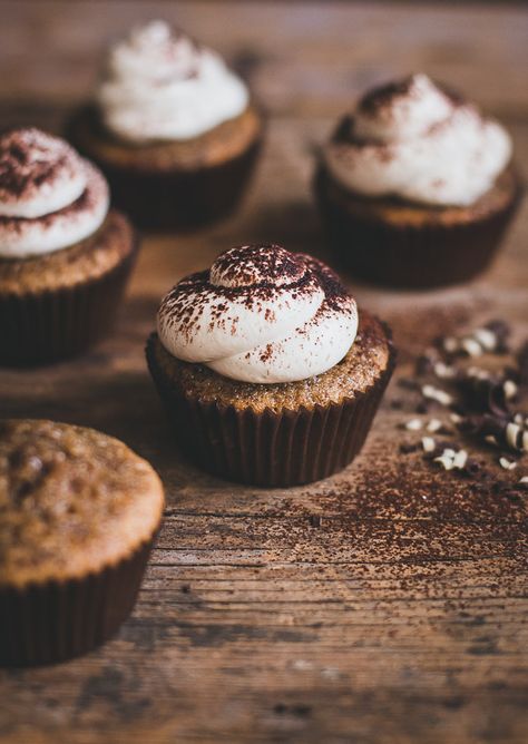 Tiramisu cupcakes soaked in coffee syrup and topped with soft and dreamy… Cupcake Photoshoot Ideas, Cupcake Photoshoot, Cupcakes Pretty, Tiramisu Cupcakes, Mascarpone Cream, Slow Cooker Desserts, Coffee Syrup, Cake Photography, Köstliche Desserts