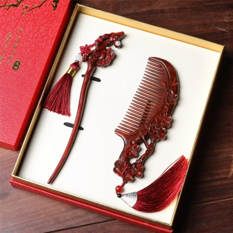 Hanfu Accessories, Wood Comb, Design Japonais, Chinese Accessories, Headpiece Diy, Chinese Aesthetic, Wooden Comb, Pretty Jewelry Necklaces, Chinese Jewelry