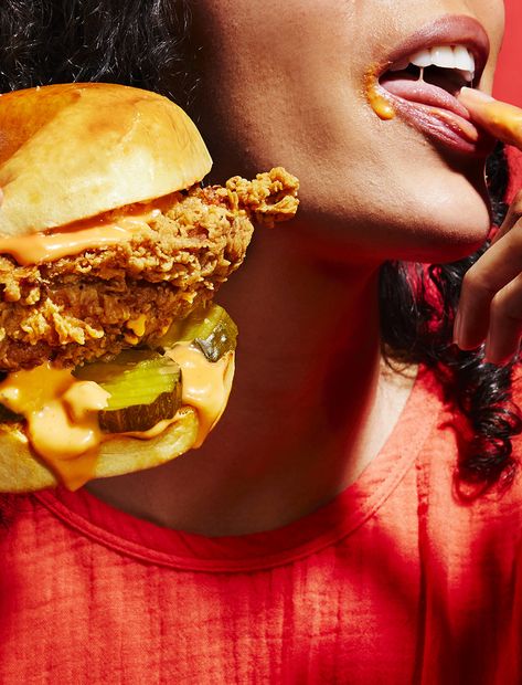 Juicy Food Photography, Matt Russell Photography Food, Burger Bun Photography, Dynamic Food Photography, Aesthetic Fast Food Pictures, Food Studio Photography, Chicken Wings Photography Food Styling, Chicken Sandwich Photography, Messy Food Photography