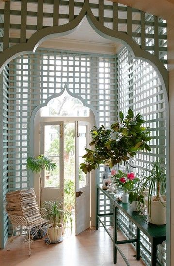 Trellised entry Southern Girl Style, Indoor Trellis, Casa Country, Southern Living, Garden Room, Home Fashion, Lattice, Potted Plants, Home Design