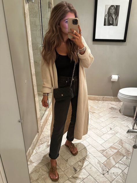 Cute Fall Outfits Night Out, Summer Rainy Day Outfit 2023, Business Casual Rainy Day Outfits Spring, All Black Outfit Spring, Spring Outfits Canada, Rainy Day Summer Outfits Casual, Casual Shopping Outfit Summer, Winter Girly Outfits, Rainy Weather Outfits Summer