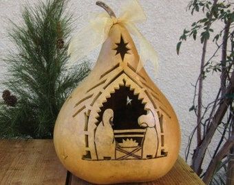 View gourd nativity by pinchmeboutique on Etsy Mini Gourds Decorating Ideas, Halloween Gourds, Primitive Pumpkin, Decorative Gourds, Gourds Crafts, Painted Gourds, How To Make Clay, Harvest Decorations, Halloween Items