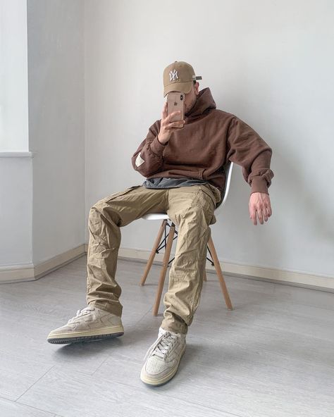 Ways To Style Cargo Pants, Street Skater Style, Guy Outfit, Beige Shoe, Street Skater, Adidas Outfits, Uni Style, Waiting For Spring, Guy Fits