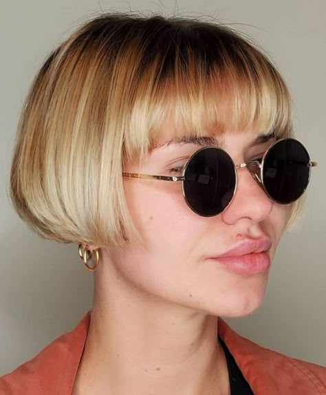 Very Short French Bob, French Bob With Fringe, Classic French Bob, Green Dyed Hair, Short French Bob, French Bob Haircut, Fringe Ideas, Hairstyle Ideas For Short Hair, Short Hair Fringe