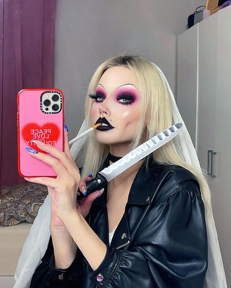 erica’ makeup artist on Instagram: “TIFFANY VALENTINE AKA. BRIDE OF CHUCKY👰🏼‍♀️❤️🔪 spooky season is here and so am i! i want to start this october with an easy to do look that…” Tiffany Makeup Chucky The Bride, Tiffany Makeup Chucky, Halloween Chucky And Tiffany, Tiffany Cosplay Chucky, Tiff Necklace Bride Of Chucky, Valentines Makeup Tutorial, Tiffany Chucky Bride, Bride Of Chucky Makeup, Bride Of Chucky