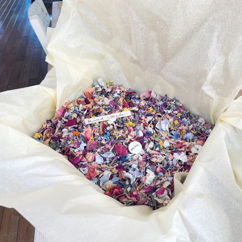 You will receive 1 liter of our amazing organic confetti, which is enough for 10 - 12 guests 🍃🌸 There is approximatively 27 different types of flowers in our mix! All hand picked, home dried and organic 🍃🌸 SHELF LIFE: up to 2 years! 🍃🌸 WE ARE CURRENTLY OFFERING 20% OFF THE PRICE FOR ALL OUR BIODEGRADABLE CONFETTI - please note that you will receive: One liter (1 L) of our real petals confetti (organically grown) - this is a quantity for 10-12 guests, or, if it's easier to visualize, it's w Organic Confetti, Organic Shelf, Eco Friendly Confetti, Petal Toss, Biodegradable Confetti, Flower Confetti, Confetti Wedding, Petal Confetti, Different Types Of Flowers