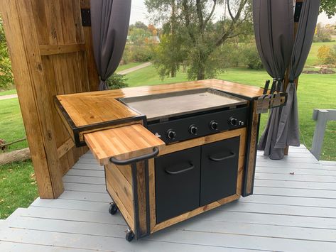 Outdoor Hibachi Grill, Hibachi Grill, Outdoor Bbq Area, Outdoor Grill Station, Blackstone Grill, Bbq Table, Grill Table, Outside Room, Outdoor Kitchen Plans