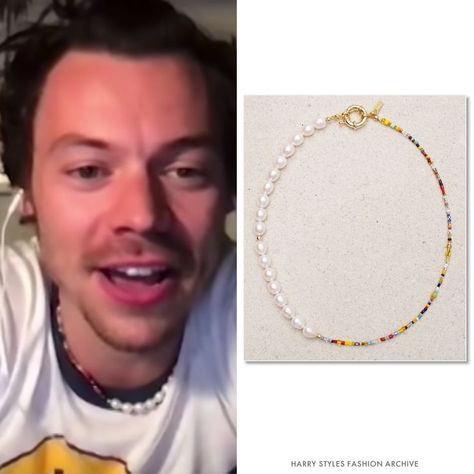 Harry Styles Accessories, Harry Styles Jewelry, Harry Styles Fashion, Celebrity Necklace, Thasos, Fashion Archive, Bead Charms Diy, Ruffle Sweater, Harry Styles Pictures