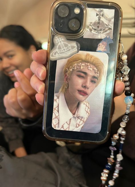 Hyunjin Phone Case, Phonecase Ideas, Clear Phone Case Design, Cel Phone, Kpop Phone Cases, Diy Phone Case Design, Retro Phone Case, Star Phone Case, Kawaii Phone Case