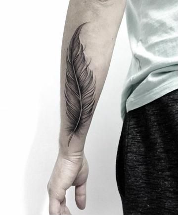 tatuajes de plumas para hombres antebrazo Tattoo Feather Men, Men’s Feather Tattoo, Feather Tattoo Design Men, Feather With Birds Tattoo Design, Arm Feather Tattoo, Mens Feather Tattoo, Feather Tattoo On Arm, Men Feather Tattoo, Realistic Feather Tattoo