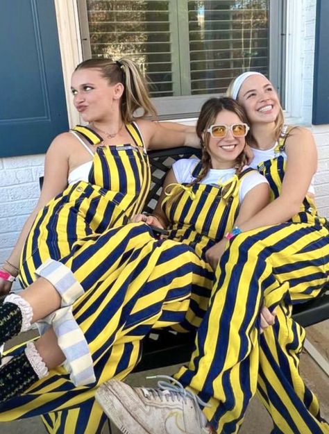 Game Day Overalls, Outfits Overalls, Gameday Fits, College Gameday Outfits, Gameday Outfits, College Gameday, College Game Days, College Fits, Dream College