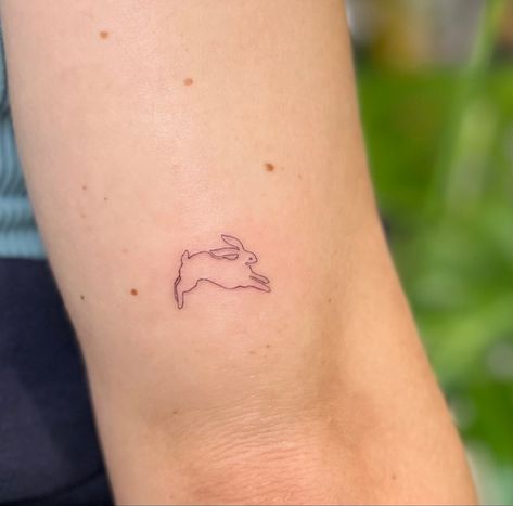 Harry styles love on tour tattoo @tatted.by.tilly on insta Cute Harry Styles Tattoo Ideas, Love On Tour Tattoos Bunny, Harry Styles Subtle Tattoos, Harry Styles Rabbit Tattoo, Love On Tour Bunny Tattoo, Harry Styles Bunny Tattoo, Small Harry Styles Tattoos, Love On Tour Tattoos, Harry Styles Inspired Tattoos